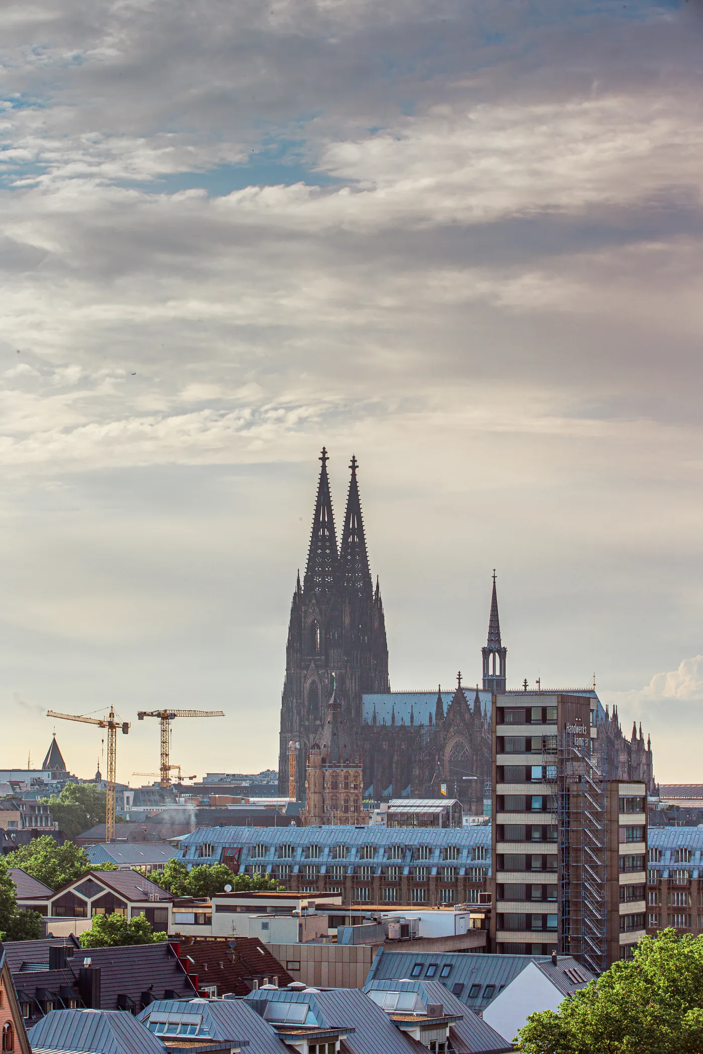 Der Kölner Dom vor dramatischem Himmel