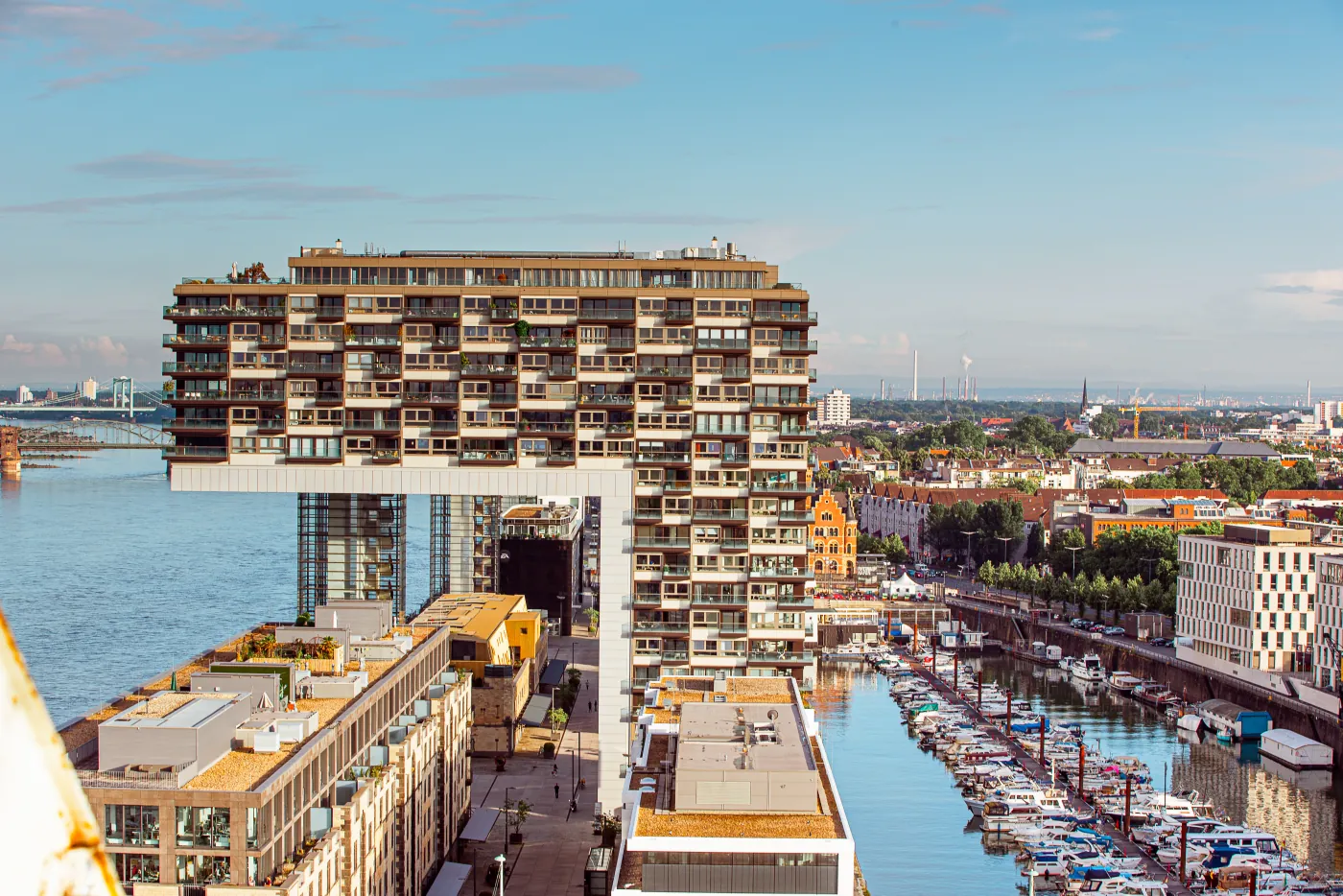 Die Kranhäuser im Rheinauhafen in Köln