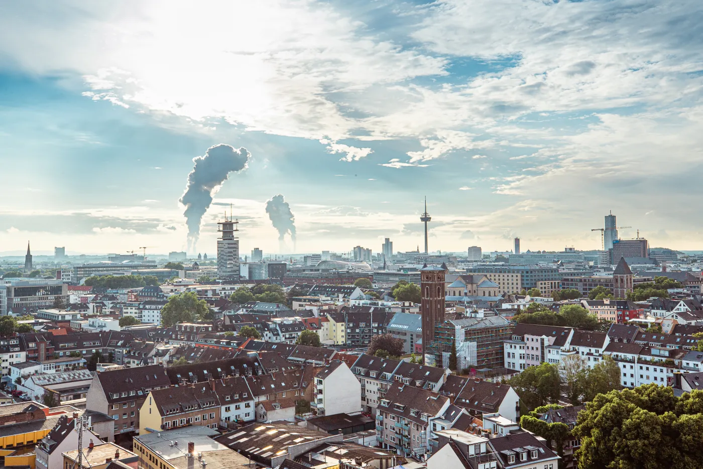 Kölner Skyline mit Fernsehturm Colonius