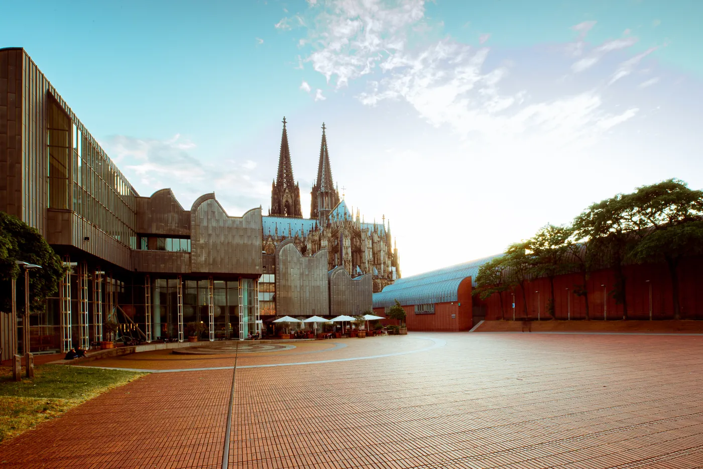 Blick auf den Kölner Dom von der Domplatte