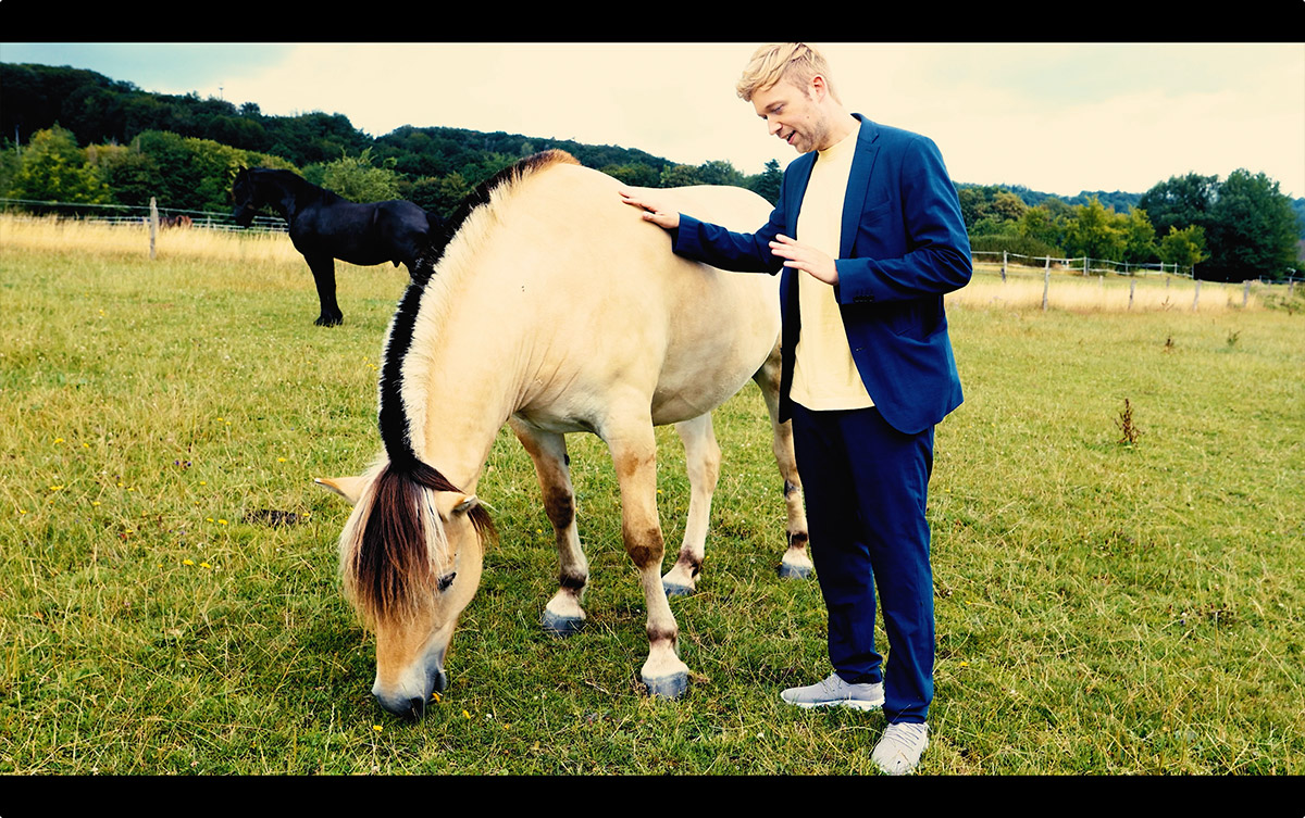 Screenshots des Einspielers der Show "Augenweide" von Marc Weide, Weltmeister der Magie und Zauberer des Jahres